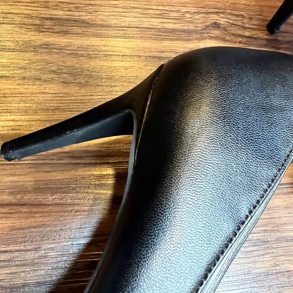 BCBGeneration Pointy Toe Pump Heels Size 8.5 - Picture 7 of 9